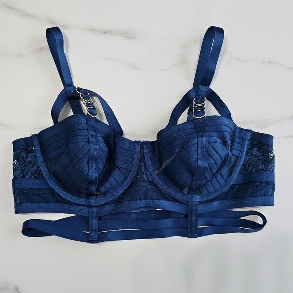 Straps And Rings Satin Underwire Bra With Mesh Cup - Picture 6 of 7